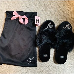 NWT Victoria Secret Slippers - Sz 7/8